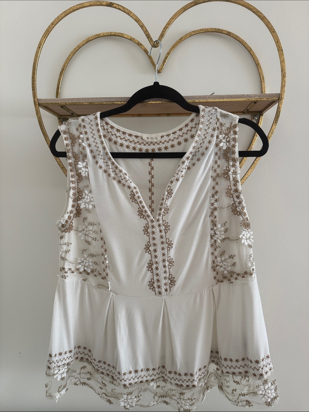 POL White Floral Embroidered Sleeveless Peplum Blouse